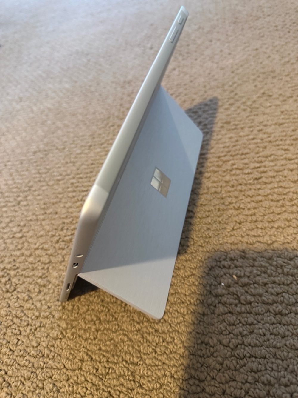Microsoft surface go 2- 10.5 LTE unlocked touch screen -8gb-128gb SSD WiFi+LTE - Picture 3 of 12